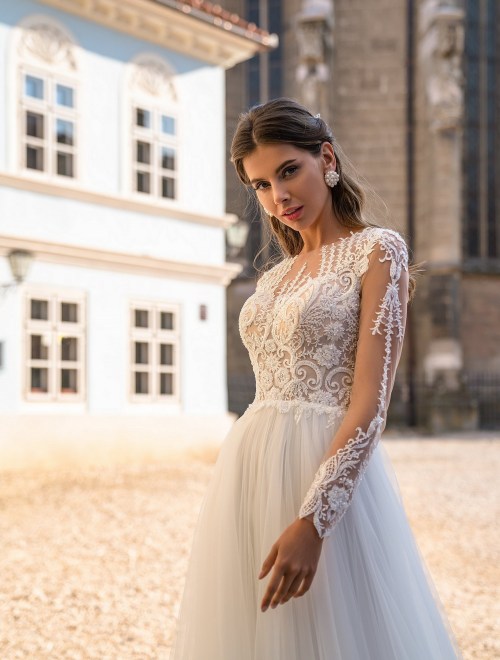 https://elisebride.ro/images/stories/virtuemart/product/6 Maya       (3).jpg